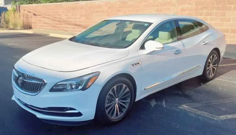 2017 Buick LaCrosse - Image 2 of 9