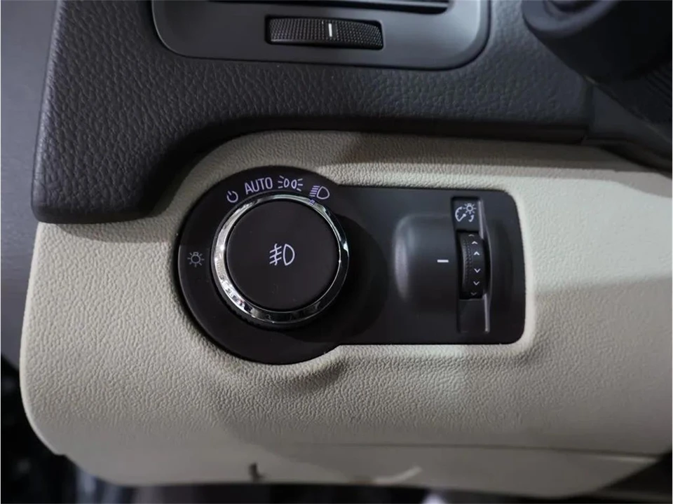 2017 Buick Regal - Image 13 of 31