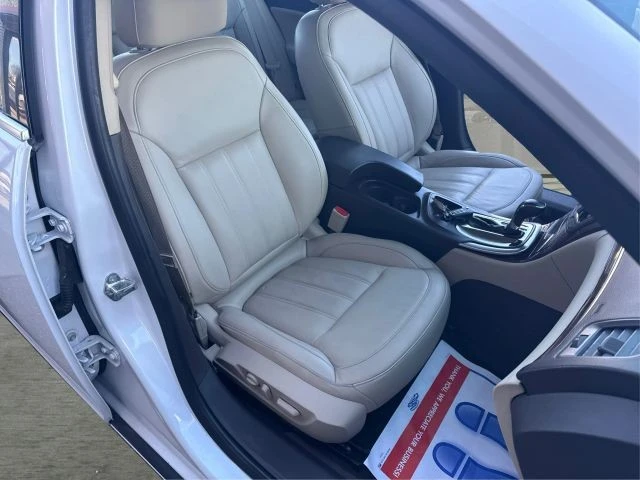 2017 Buick Regal - Image 17 of 21