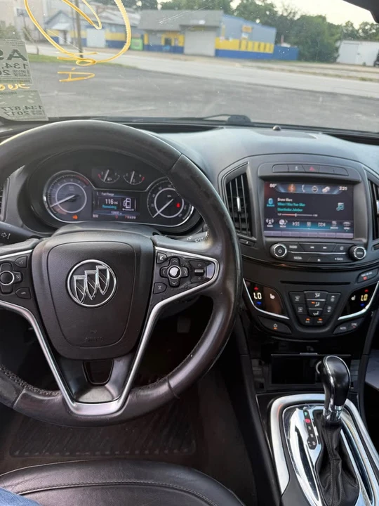 2017 Buick Regal - Image 9 of 17
