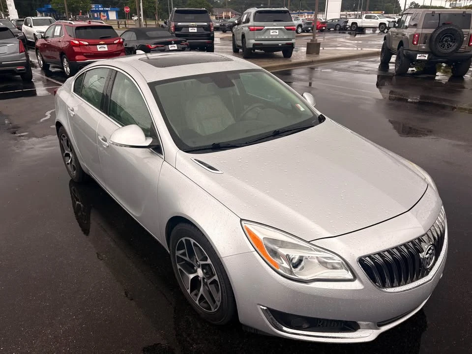 2017 Buick Regal - Image 2 of 5