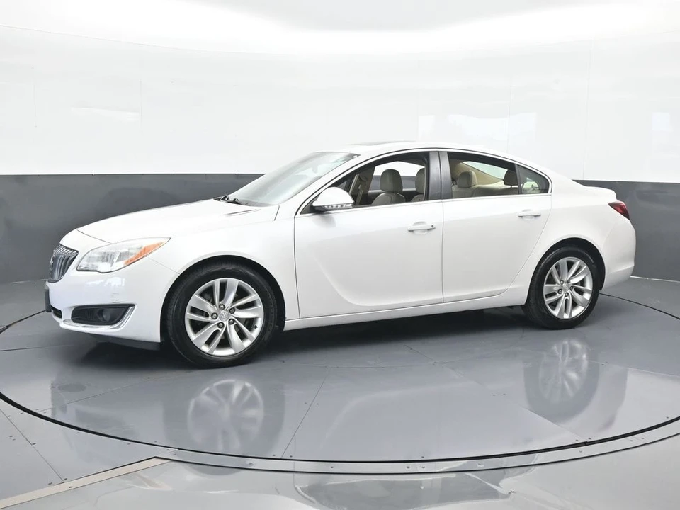 2017 Buick Regal - Image 2 of 12