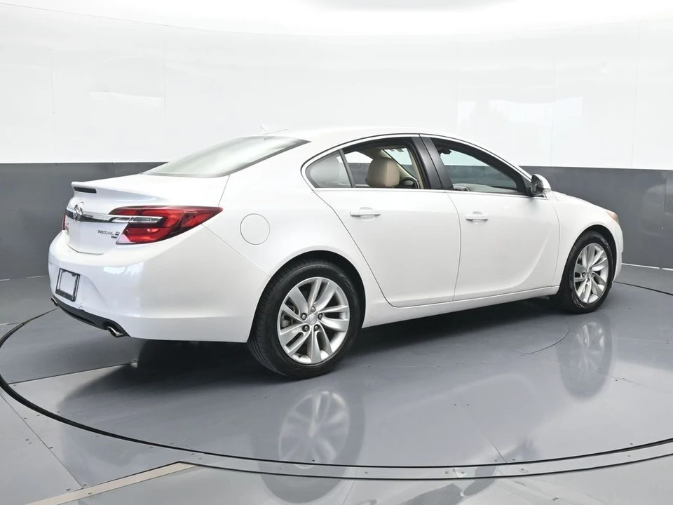 2017 Buick Regal - Image 6 of 12
