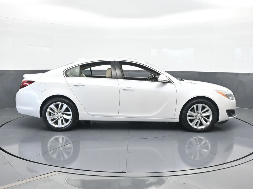 2017 Buick Regal - Image 7 of 12