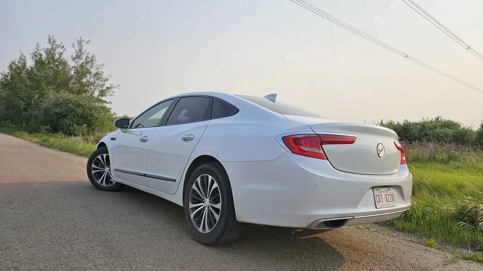 2017 Buick LaCrosse - Image 2 of 10