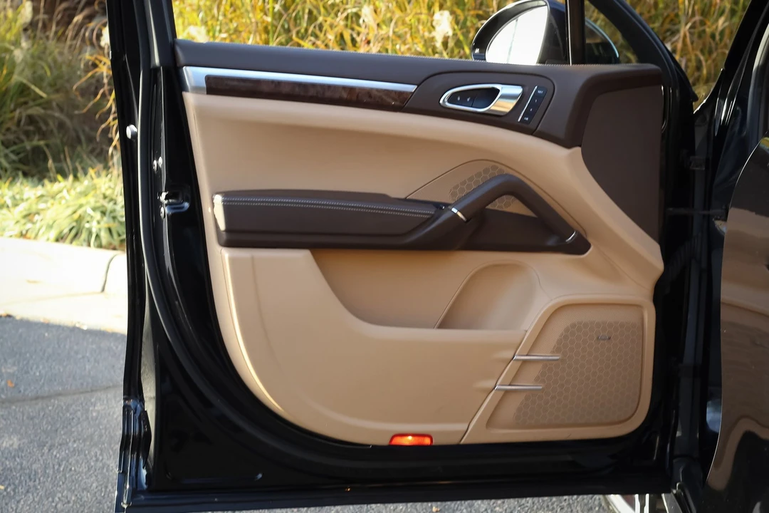 2017 Porsche 958 Cayenne GTS - Image 16 of 18