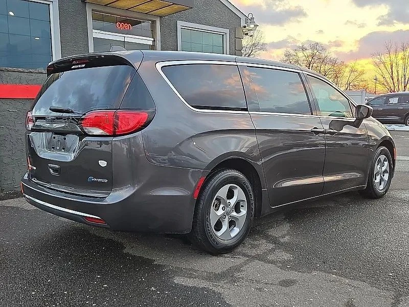 2017 Chrysler - Image 6 of 12