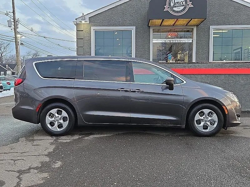 2017 Chrysler - Image 7 of 12