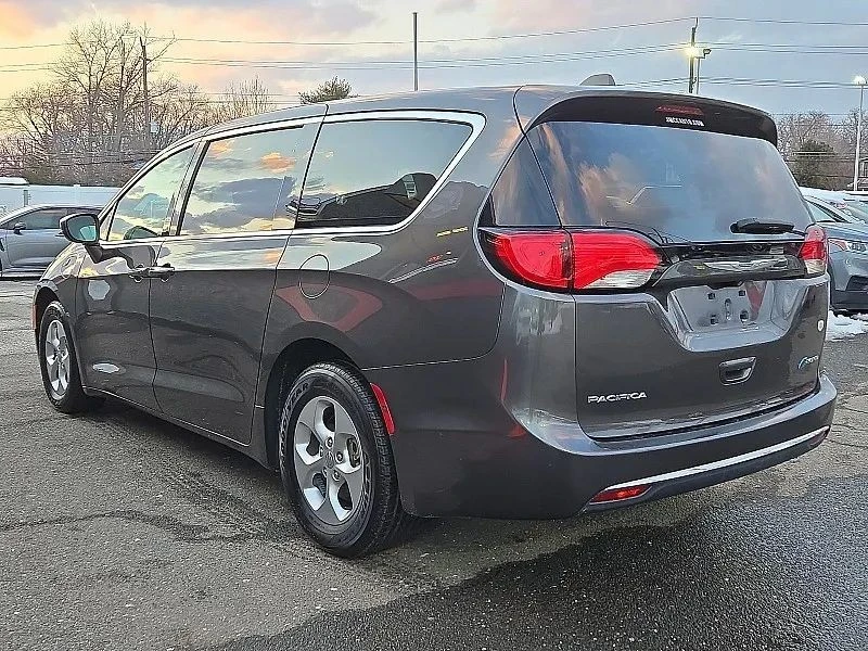 2017 Chrysler - Image 4 of 12