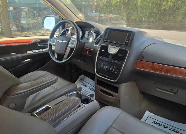 2017 Chrysler Town & Country - Image 21 of 31
