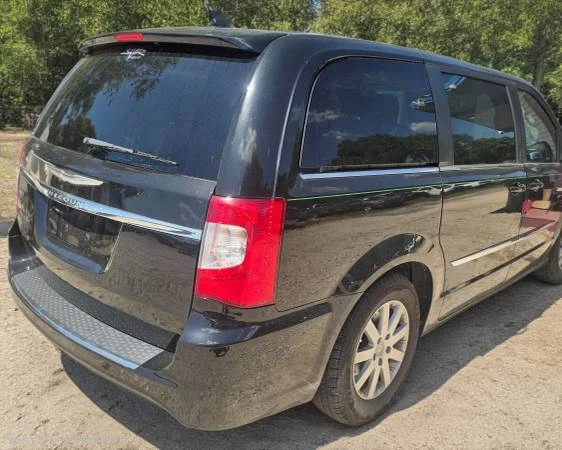 2017 Chrysler Town & Country - Image 4 of 31