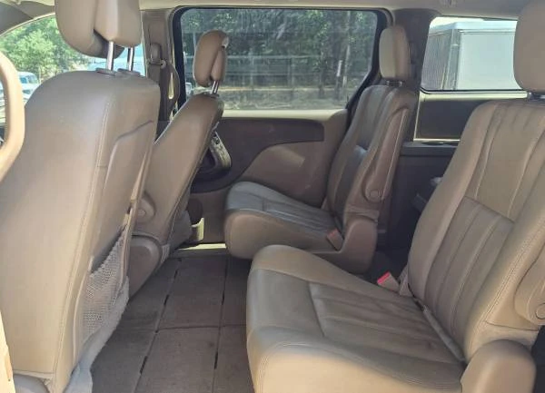 2017 Chrysler Town & Country - Image 8 of 31