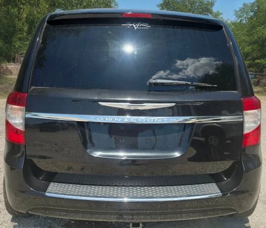 2017 Chrysler Town & Country - Image 5 of 31