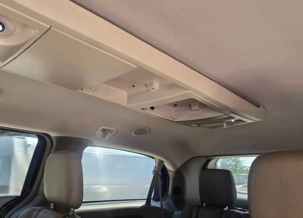 2017 Chrysler Town & Country - Image 13 of 31