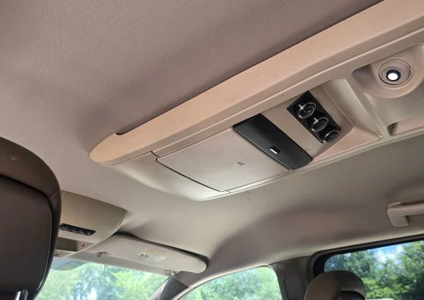 2017 Chrysler Town & Country - Image 10 of 31
