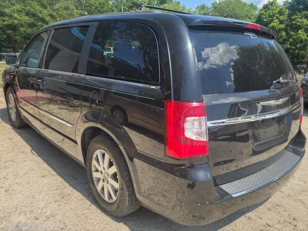 2017 Chrysler Town & Country - Image 6 of 31