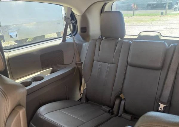 2017 Chrysler Town & Country - Image 9 of 31