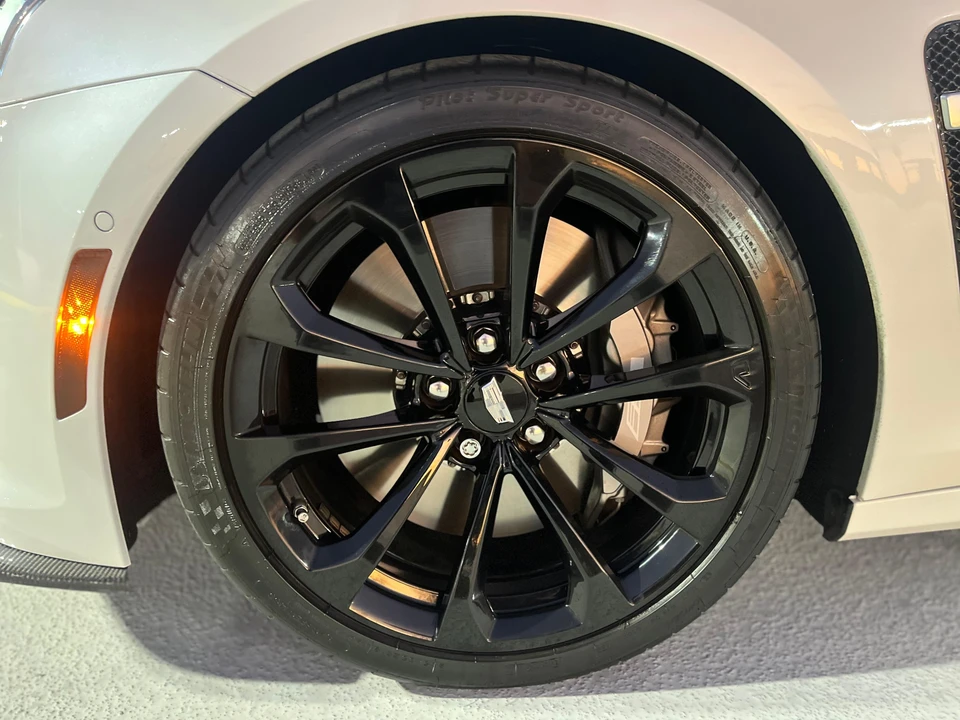 2017 Cadillac CTS-V 3rd Gen - Image 28 of 31