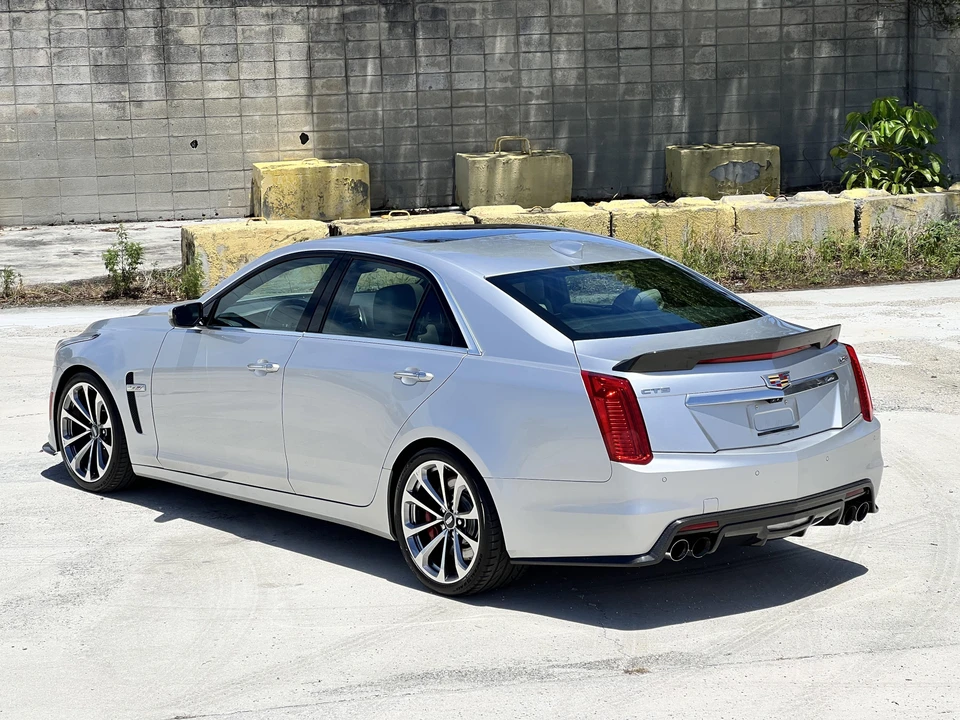 2017 Cadillac CTS-V 3rd Gen - Image 10 of 31