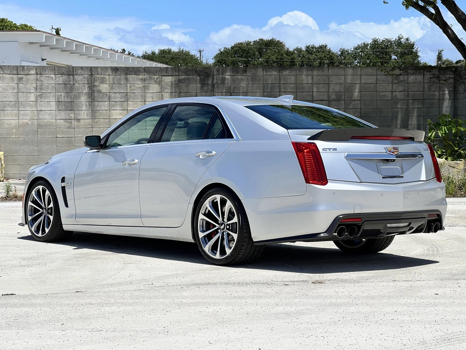 2017 Cadillac CTS-V 3rd Gen - Image 9 of 31