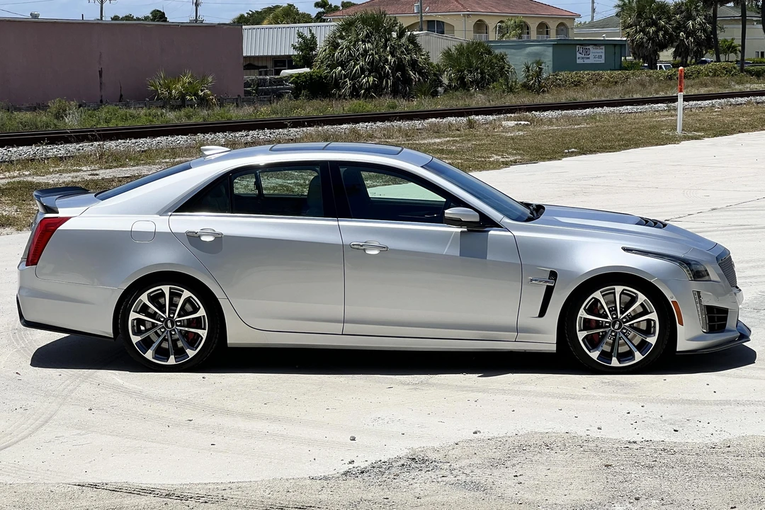 2017 Cadillac CTS-V 3rd Gen - Image 3 of 31