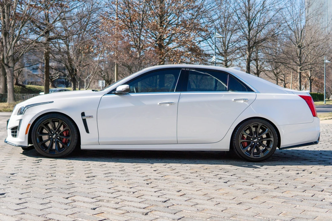 2017 Cadillac CTS-V 3rd Gen - Image 3 of 31
