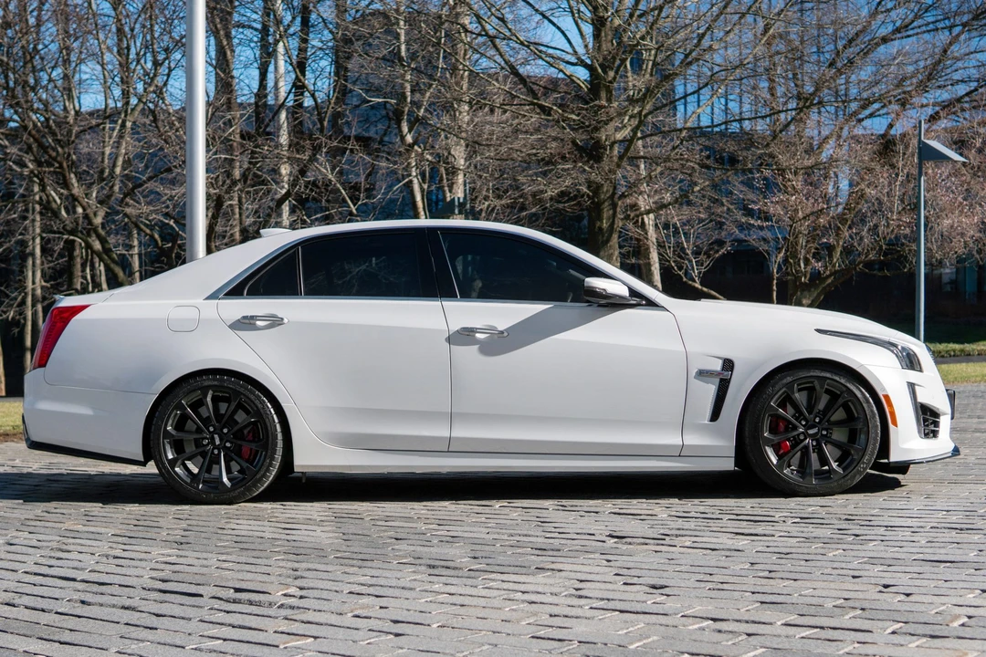 2017 Cadillac CTS-V 3rd Gen - Image 8 of 31