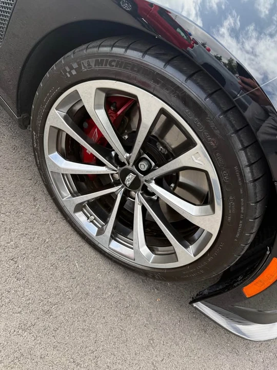 2017 Cadillac CTS-V 3rd Gen - Image 4 of 8