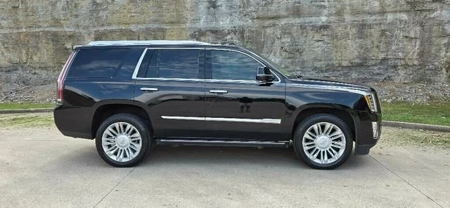 2017 Cadillac Escalade 4th Gen - Image 2 of 20