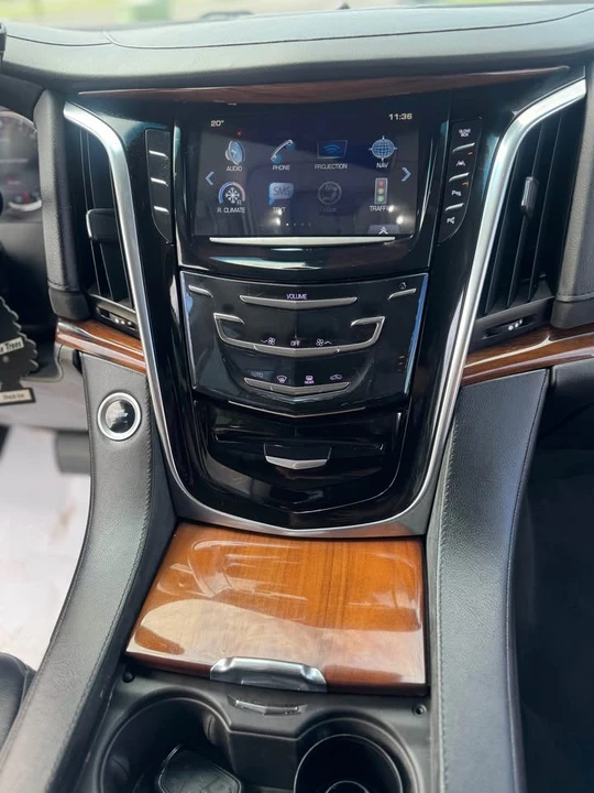 2017 Cadillac Escalade 4th Gen - Image 15 of 17