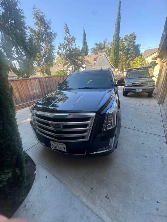 2017 Cadillac Escalade 4th Gen - Image 2 of 8