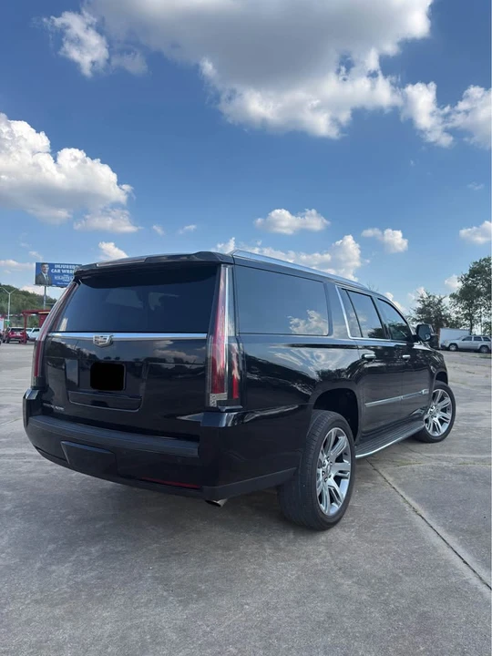 2017 Cadillac Escalade 4th Gen - Image 2 of 8