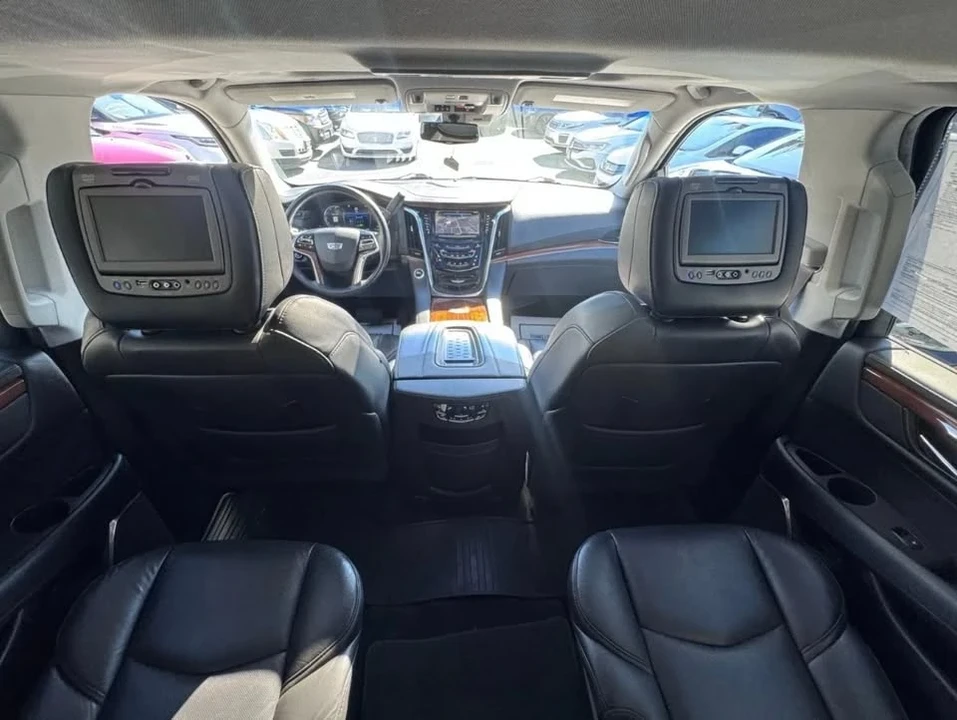 2017 Cadillac Escalade 4th Gen - Image 7 of 9