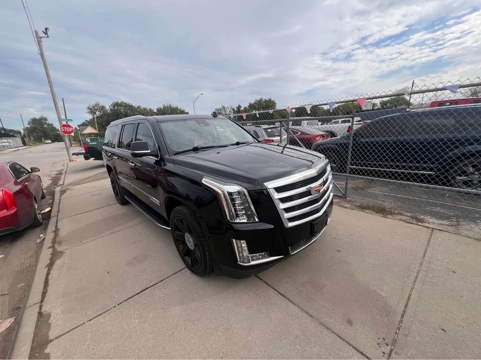 2017 Cadillac Escalade 4th Gen - Image 2 of 17