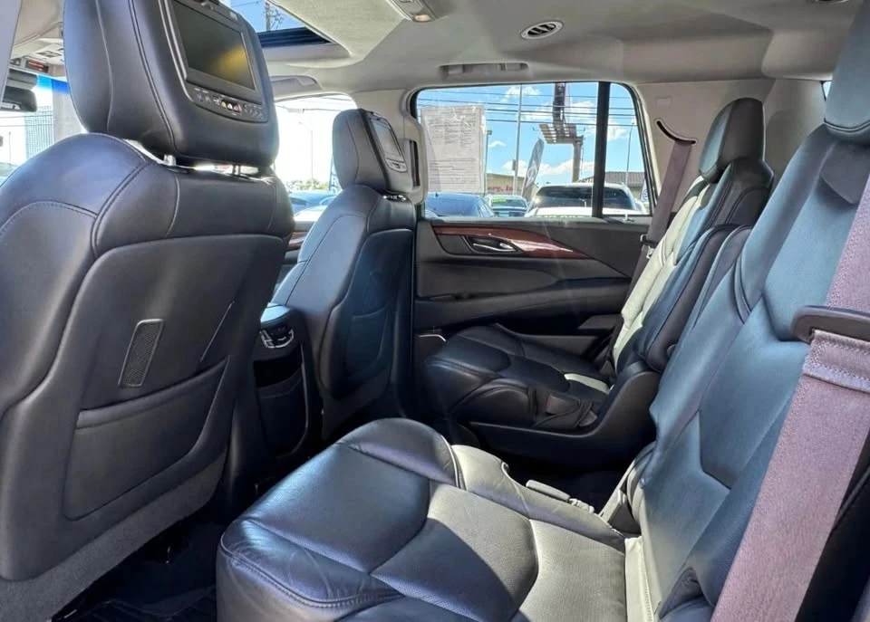 2017 Cadillac Escalade 4th Gen - Image 5 of 9