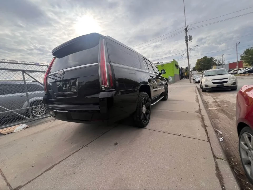 2017 Cadillac Escalade 4th Gen - Image 4 of 17