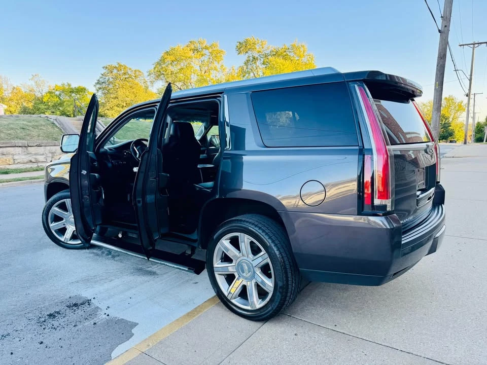 2017 Cadillac Escalade 4th Gen - Image 4 of 13