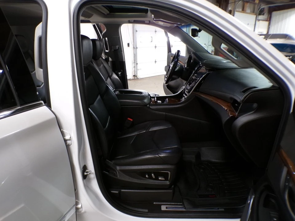2017 Cadillac Escalade 4th Gen - Image 16 of 19