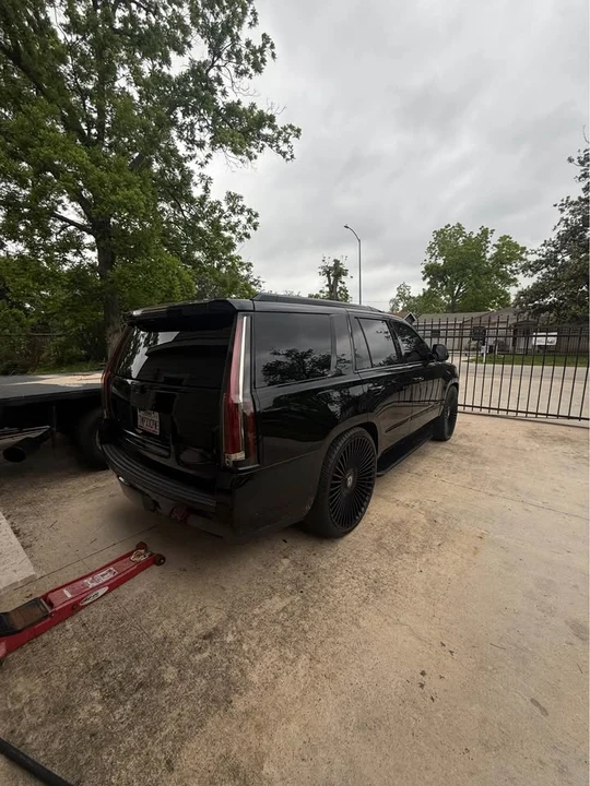 2017 Cadillac Escalade 4th Gen - Image 2 of 3
