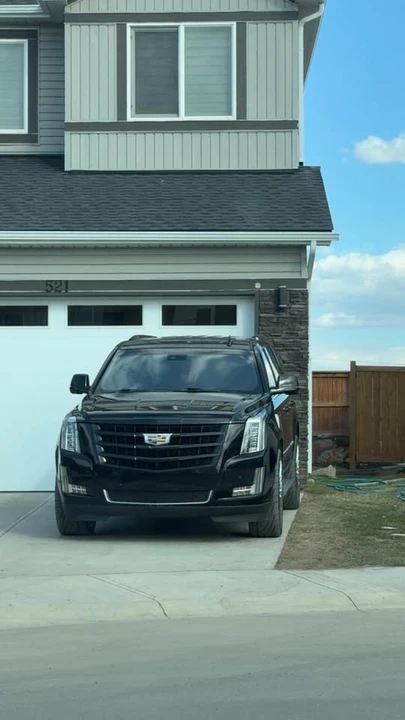 2017 Cadillac Escalade 4th Gen - Image 2 of 9