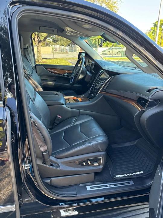 2017 Cadillac Escalade 4th Gen - Image 6 of 10