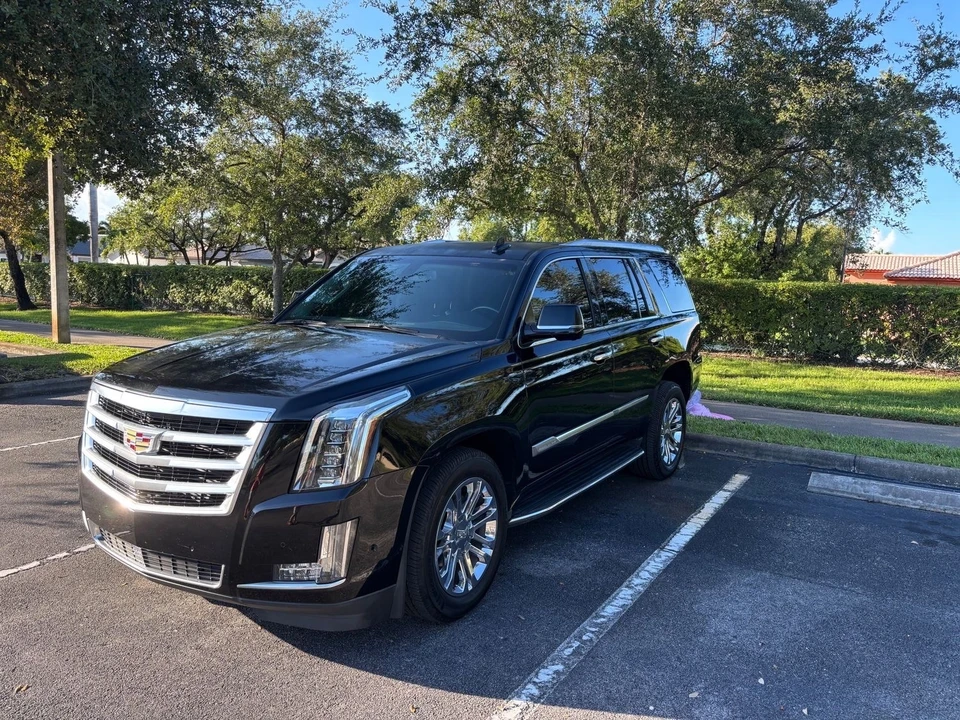 2017 Cadillac Escalade 4th Gen - Image 2 of 10