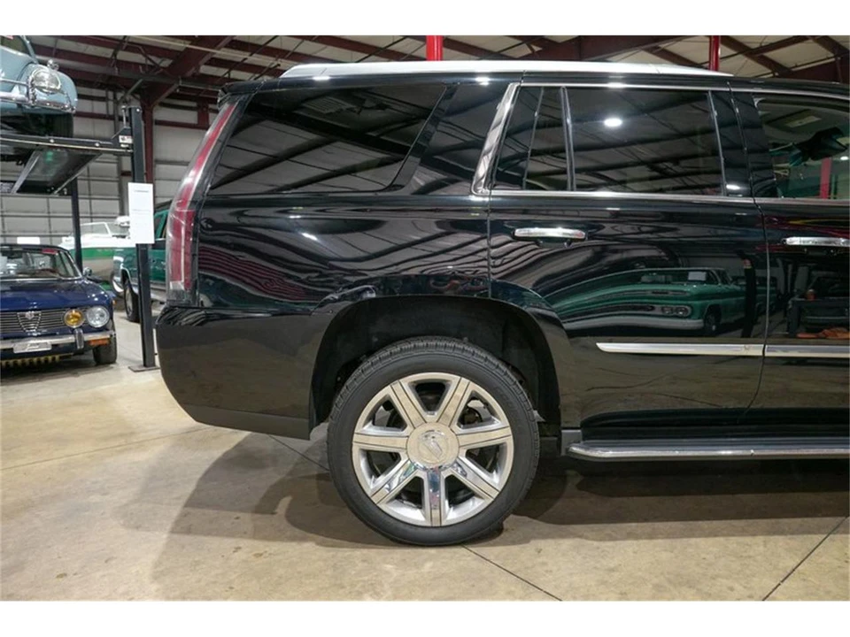 2017 Cadillac Escalade 4th Gen - Image 9 of 31
