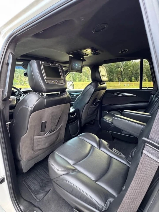 2017 Cadillac Escalade 4th Gen - Image 14 of 19
