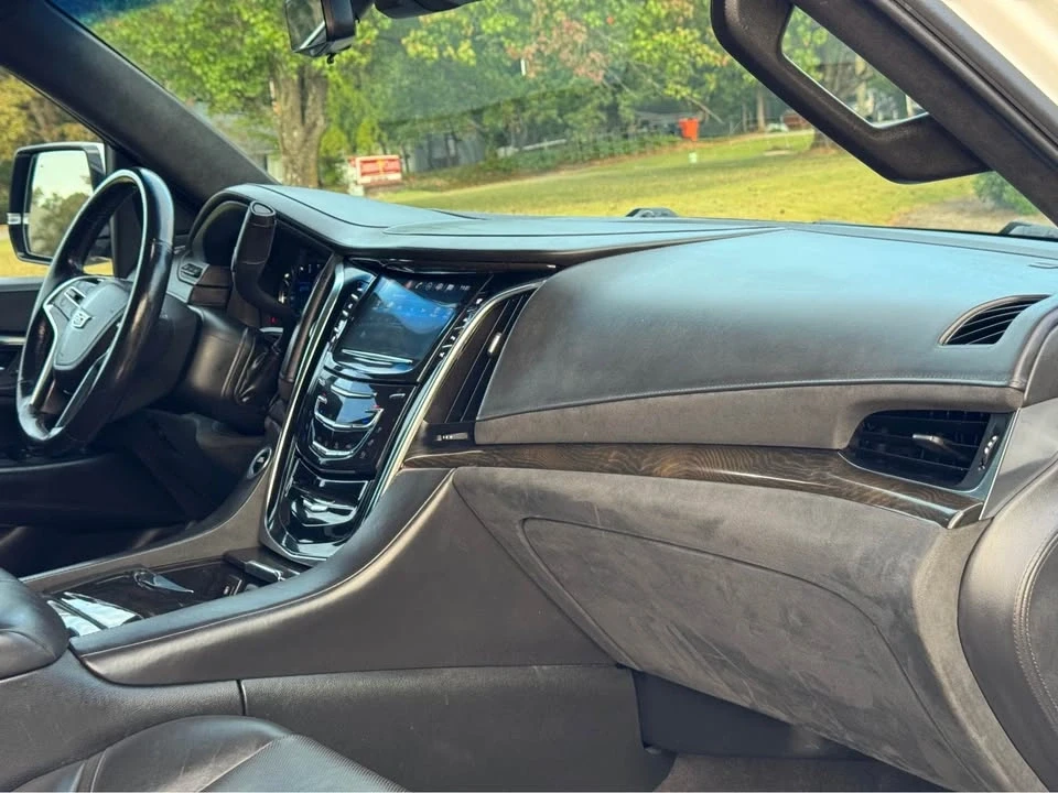 2017 Cadillac Escalade 4th Gen - Image 17 of 19