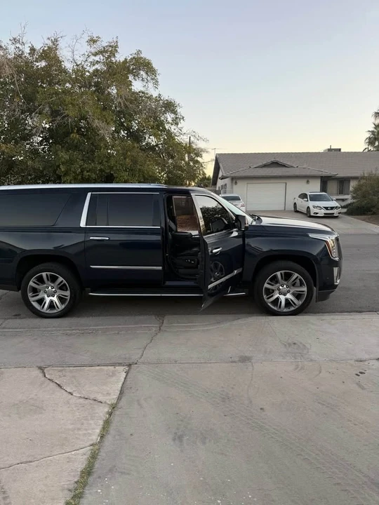 2017 Cadillac Escalade 4th Gen - Image 4 of 10