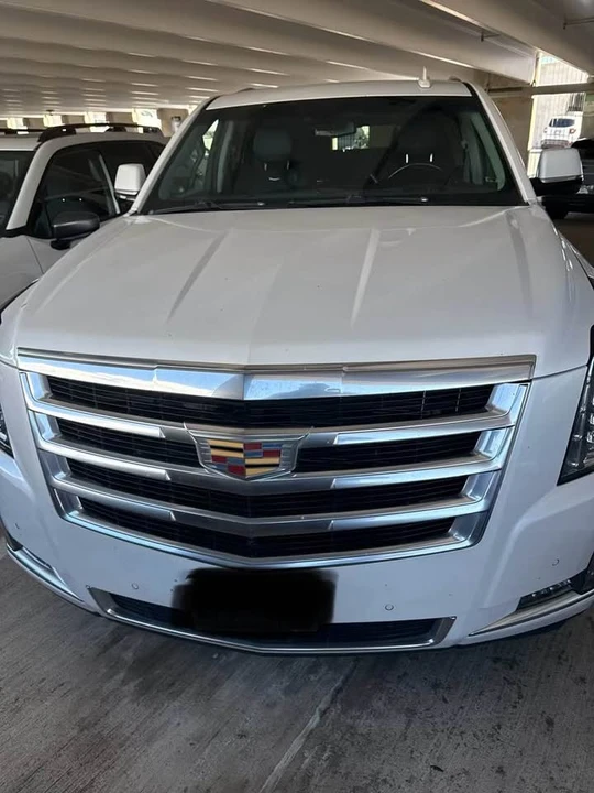 2017 Cadillac Escalade 4th Gen - Image 2 of 8
