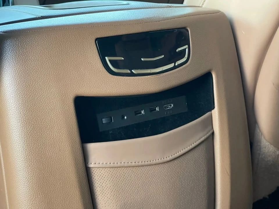 2017 Cadillac Escalade 4th Gen - Image 18 of 19