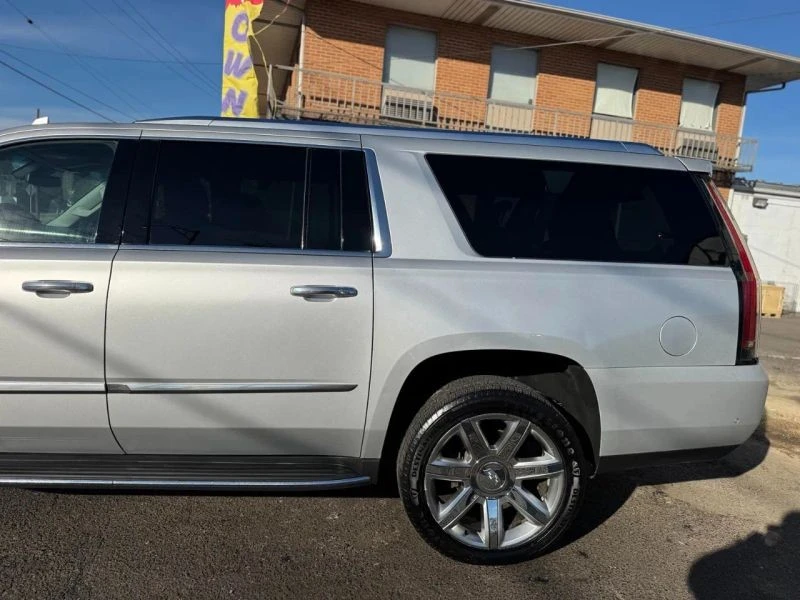 2017 Cadillac Escalade 4th Gen - Image 8 of 12
