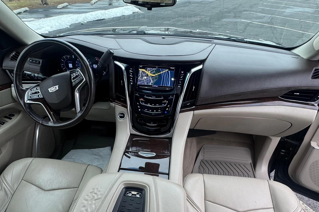 2017 Cadillac Escalade 4th Gen - Image 19 of 31